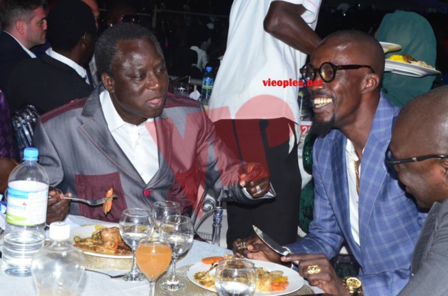 Émouvant témoignage de Thione Seck à son Fils Wally Seck lors de son anniversaire à l'esplanade du Grand Théâtre Émouvant témoignage de Thione Seck à son Fils Wally Seck lors de son anniversaire à l'esplanade du Grand Théâtre