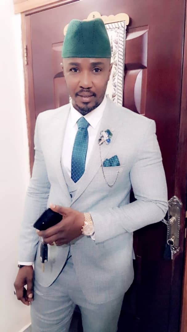 ANNIVERSAIRE WALY SECK: L'incontournable Cheikh Sarr de la Zik Fm séduit le public du grand theatre.