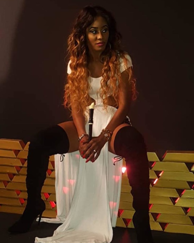 Les Nouvelles photos torrides de Queen Biz Les Nouvelles photos torrides de Queen Biz