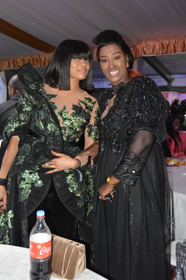 Colé Faye, patronne de Cobra Beauty Hair Shop marque le territoire du grand theatre pour l'anniversaire de son ami et frére Waly Seck. Colé Faye, patronne de Cobra Beauty Hair Shop marque le territoire du grand theatre pour l'anniversaire de son ami et frére Waly Seck.