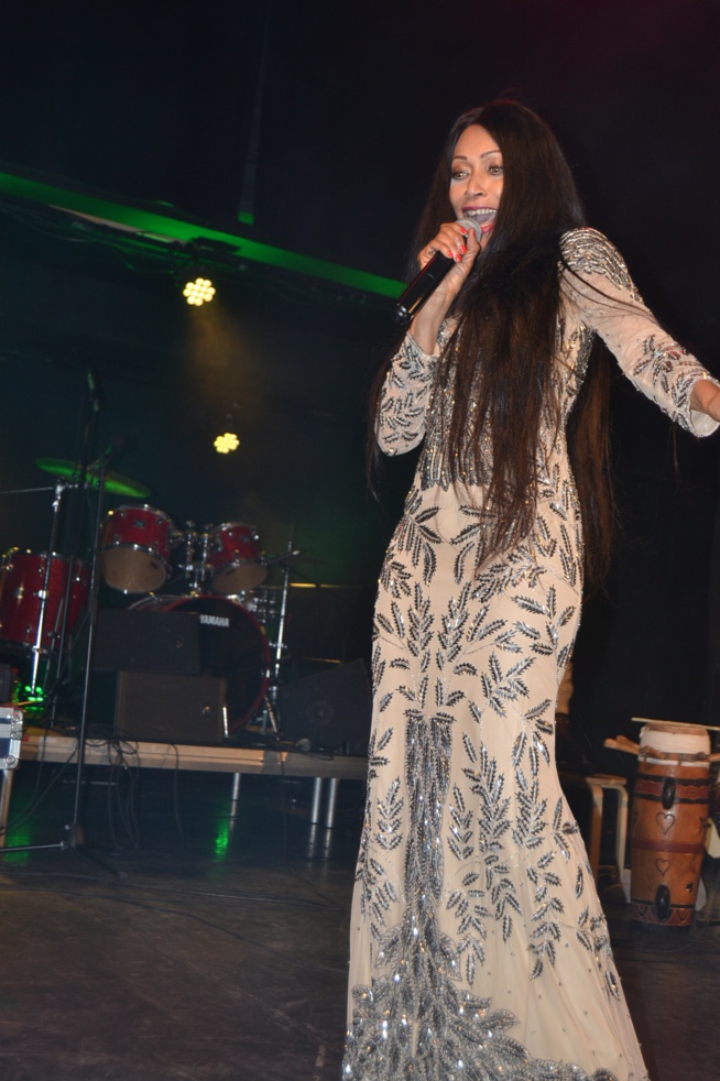 A la découverte de la chanteuse Isis Isis sur la scène du concert de Pape Diouf à Genève en Suisse. A la découverte de la chanteuse Isis Isis sur la scène du concert de Pape Diouf à Genève en Suisse.