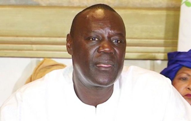 Dieuppeul-Derklé : les jeunes tentent de détruire les cantines installées sur l’espace public par le maire Cheikh Guèye Dieuppeul-Derklé : les jeunes tentent de détruire les cantines installées sur l’espace public par le maire Cheikh Guèye