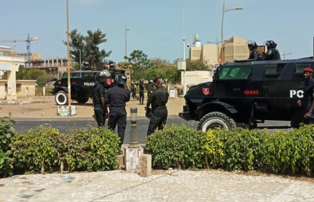 UCAD : La tension monte entre étudiants et forces de l’ordre UCAD : La tension monte entre étudiants et forces de l’ordre