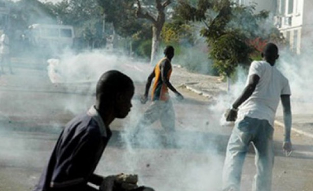 Université Sine-Saloum El Hadj Ibrahima Niass de Kaolack: Deux blessés enregistrés dans un affrontement entre vigiles et étudiants Université Sine-Saloum El Hadj Ibrahima Niass de Kaolack: Deux blessés enregistrés dans un affrontement entre vigiles et étudiants