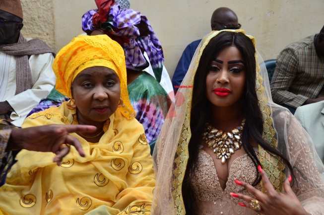 MARIAGE: L'humoriste de la TFM, Kouthia se tape l'ex mannequin Saint Louisienne Mame Sophie  comme "NIAREL"