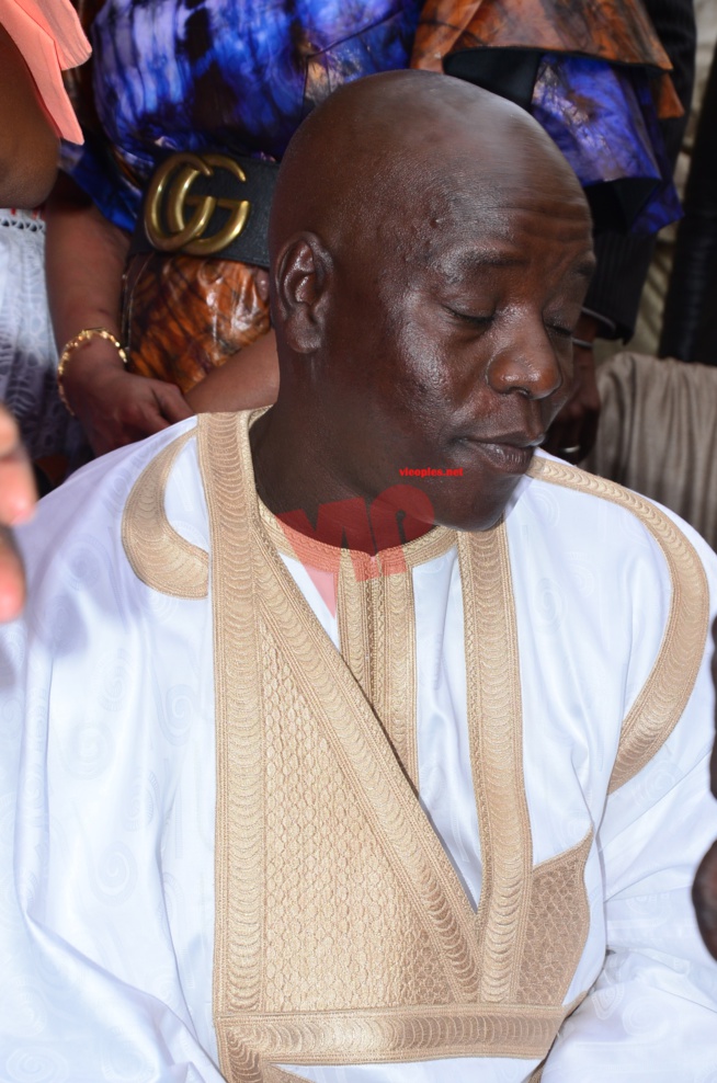 Mame Sophie Dieng l'ex égire de Mad Pro de Ambroise Gomis est devenue la "NIAREL" de Kouthia de la TFM Mame Sophie Dieng l'ex égire de Mad Pro de Ambroise Gomis est devenue la "NIAREL" de Kouthia de la TFM