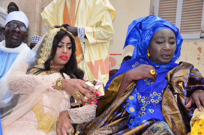 Birane Ndour en toute complicité avec l'ex mannequin Mame Sophie la « Niareel » de Kouthia Birane Ndour en toute complicité avec l'ex mannequin Mame Sophie la « Niareel » de Kouthia