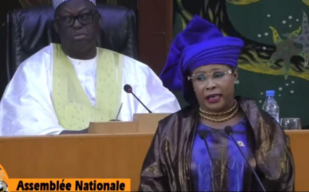 « Sama Yone Dou Ci Nek Batay » : La députée Mame Diarra Fam fait encore le buzz « Sama Yone Dou Ci Nek Batay » : La députée Mame Diarra Fam fait encore le buzz