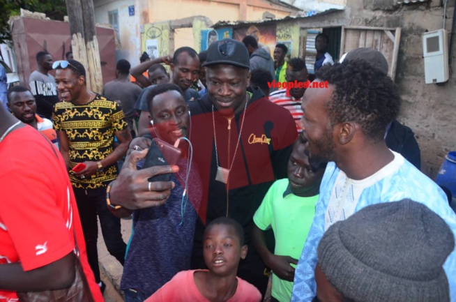 BOY NIANG vs LAC 2: Les supporters de Boy Niang déja dans l'ambiance du combat à Pikine.