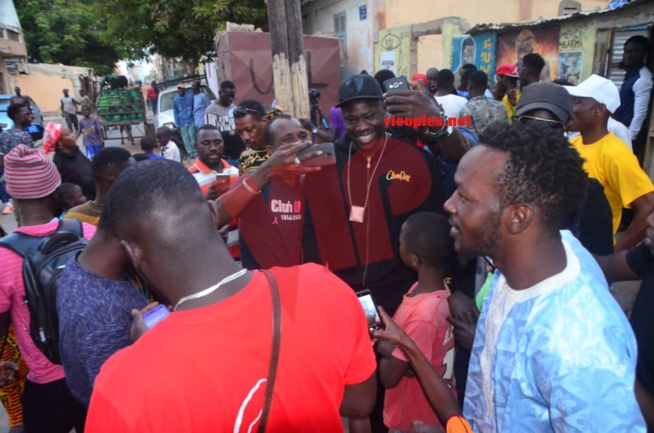 BOY NIANG vs LAC 2: Les supporters de Boy Niang déja dans l'ambiance du combat à Pikine. BOY NIANG vs LAC 2: Les supporters de Boy Niang déja dans l'ambiance du combat à Pikine.