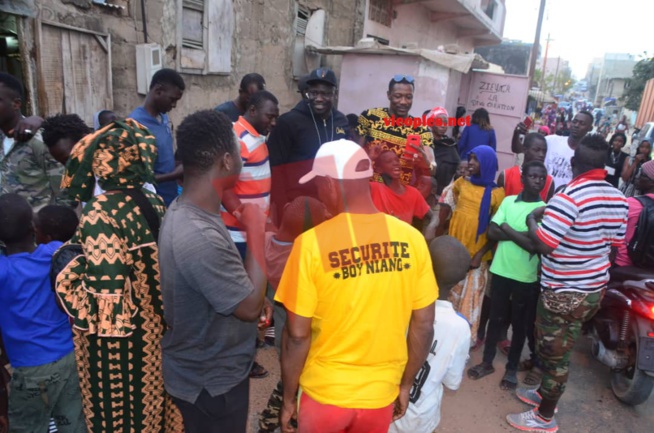 BOY NIANG vs LAC 2: Les supporters de Boy Niang déja dans l'ambiance du combat à Pikine. BOY NIANG vs LAC 2: Les supporters de Boy Niang déja dans l'ambiance du combat à Pikine.