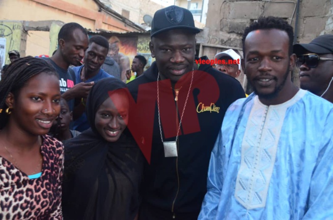 BOY NIANG vs LAC 2: Les supporters de Boy Niang déja dans l'ambiance du combat à Pikine. BOY NIANG vs LAC 2: Les supporters de Boy Niang déja dans l'ambiance du combat à Pikine.