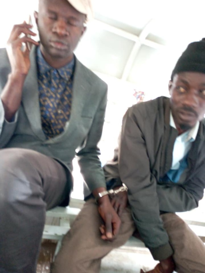 Guy Marius Sagna et Cie menottés…en cours de déferrement au parquet Guy Marius Sagna et Cie menottés…en cours de déferrement au parquet
