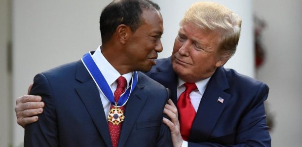 États-Unis: Trump décore Tiger Woods de la médaille de la Liberté États-Unis: Trump décore Tiger Woods de la médaille de la Liberté