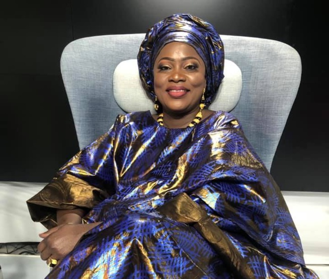 La journaliste de la TFM, Fatou Kiné Dème bien habillée en mode "THIOUP" dans Q.G