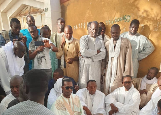 Devant la maison de Serigne Saliou: Serigne Bass Abdou Khadr accueille LA DÉPOUILLE de Cheikh Béthio , Cheikh Amar craque et fond en larmes
