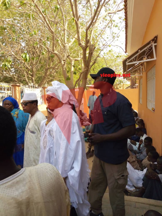 Décé de Cheikh Béthio: Colé Faye à Médinatoul Salam pour présenter ses condéléances à sa soeur et cousine Aida Saliou Diallo épouse du Cheikh.