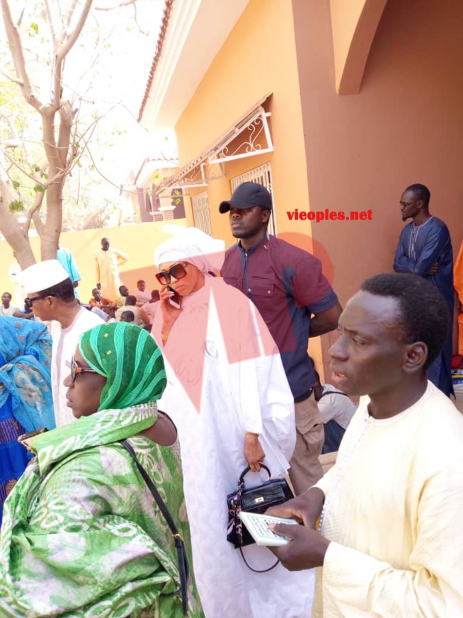 Décé de Cheikh Béthio: Colé Faye à Médinatoul Salam pour présenter ses condéléances à sa soeur et cousine Aida Saliou Diallo épouse du Cheikh.