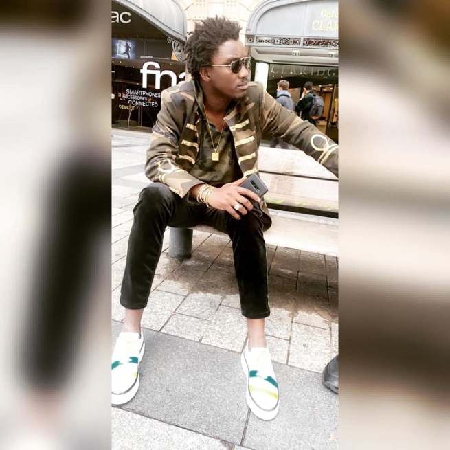 VIDEO: Les derniers moments de Waly Seck avec son Affro à Paris avant de rallier la Mecque pour son "OUMRA". VIDEO: Les derniers moments de Waly Seck avec son Affro à Paris avant de rallier la Mecque pour son "OUMRA".