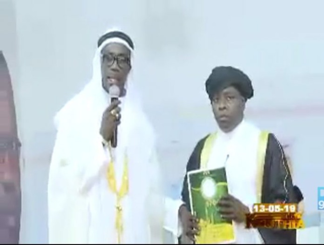 Malick Diabou SECK chante le Livre le Sauveur composé de 570 poèmes dans Kouthia show