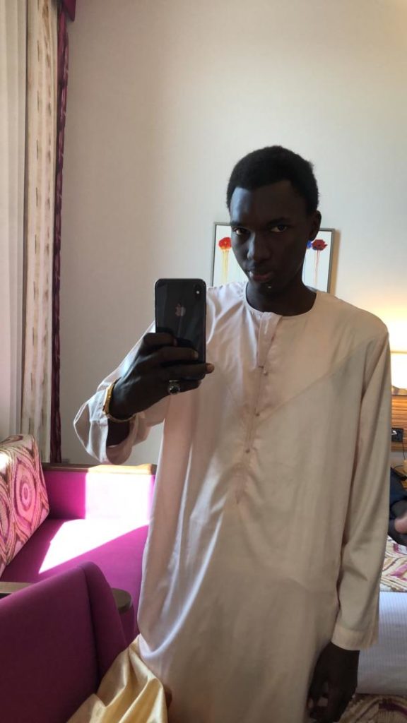 La vie royale de Modou Mbacké fils de Baye Karim à Dubaï : Voiture de luxe, piscine…