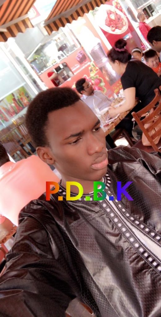 La vie royale de Modou Mbacké fils de Baye Karim à Dubaï : Voiture de luxe, piscine… La vie royale de Modou Mbacké fils de Baye Karim à Dubaï : Voiture de luxe, piscine…