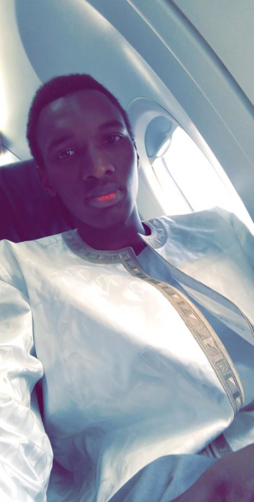 La vie royale de Modou Mbacké fils de Baye Karim à Dubaï : Voiture de luxe, piscine… La vie royale de Modou Mbacké fils de Baye Karim à Dubaï : Voiture de luxe, piscine…