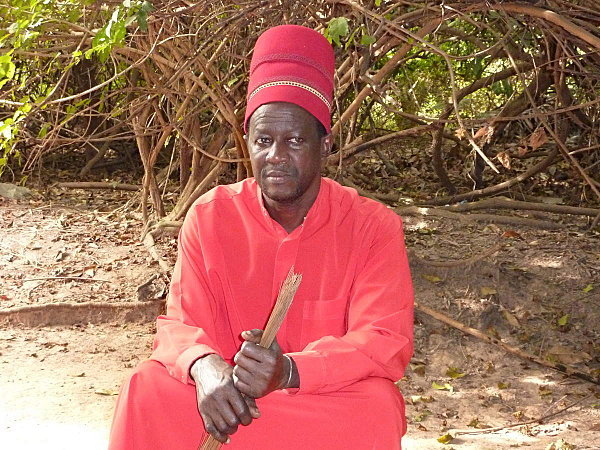 Oussouye: Tout ce que vous avez toujours voulu savoir sur le roi Mane Simbilumbaye Diedhiou (Entretien) Oussouye: Tout ce que vous avez toujours voulu savoir sur le roi Mane Simbilumbaye Diedhiou (Entretien)