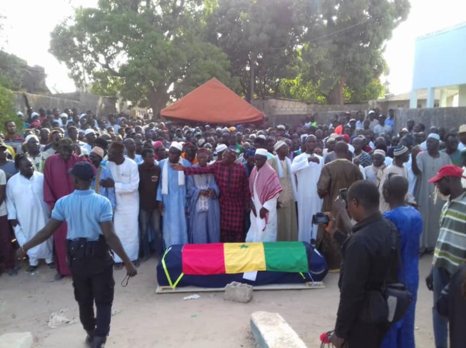 Arrêt sur image: La dépouille du koriste Solo Cissokho à son arrivée à Ziguinchor Arrêt sur image: La dépouille du koriste Solo Cissokho à son arrivée à Ziguinchor