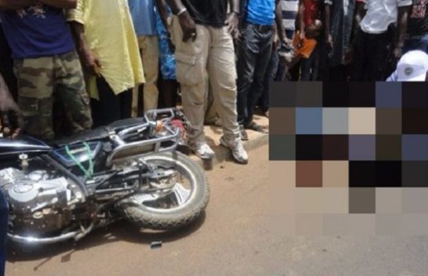 Un camion heurte une moto Jakarta et fait deux victimes dont une dame qui est décédée sur le coup Un camion heurte une moto Jakarta et fait deux victimes dont une dame qui est décédée sur le coup