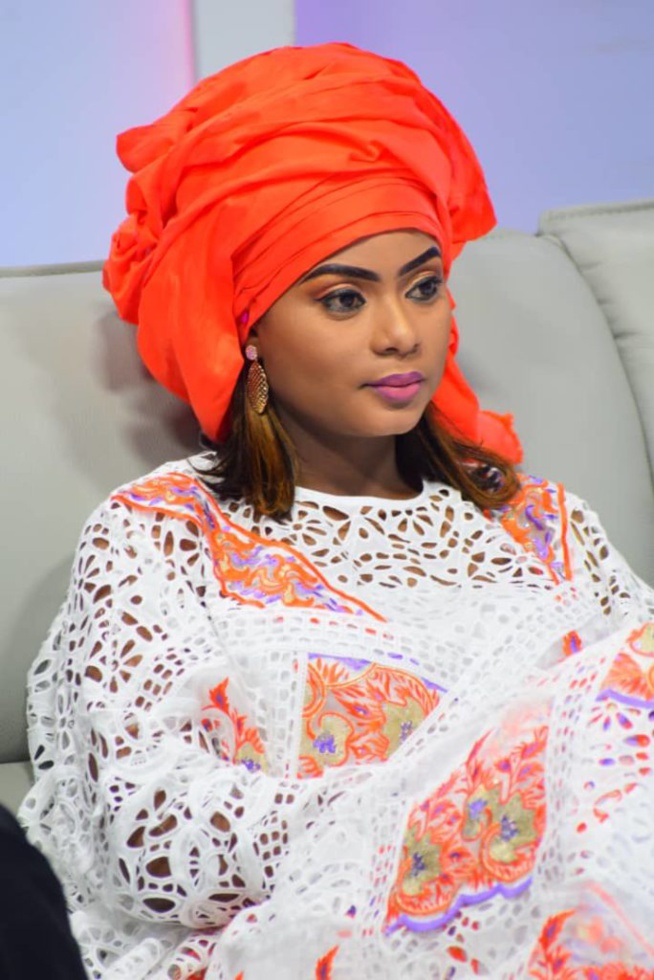 Merry Bey Diouf , dans QUARTIER GÉNÉRAL, toute ravissante