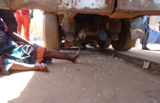 ENCORE UN ACCIDENT MORTEL : 6 VICTIMES DANS UNE COLLISION ENTRE UN BUS ET UN 4X4 ENCORE UN ACCIDENT MORTEL : 6 VICTIMES DANS UNE COLLISION ENTRE UN BUS ET UN 4X4