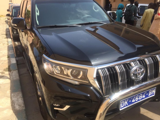 Ce proche de Macky Sall s'offre une voiture à 45 millions FCfa et crée la polémique (photos) Ce proche de Macky Sall s'offre une voiture à 45 millions FCfa et crée la polémique (photos)