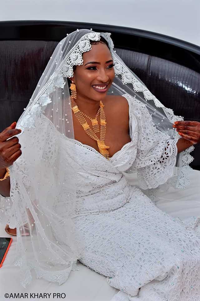 Voici Mamy Diakhaté, la désormais épouse de Papy Amar, fils de Ahmeth Amar NMA SANDERS. Voici Mamy Diakhaté, la désormais épouse de Papy Amar, fils de Ahmeth Amar NMA SANDERS.