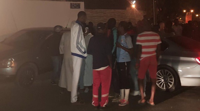 Deux voies sacré-cœur : Une fille percute violemment deux voitures avec une BMW flambant neuve Deux voies sacré-cœur : Une fille percute violemment deux voitures avec une BMW flambant neuve