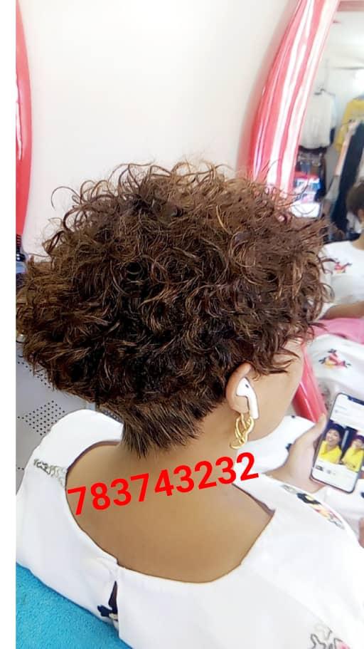 Q.G: Dieynaba Seydou Ba de la TFM fait confiance à l'expertise de NEYMANE COIFFURE pour ses coiffures. Sacre Coeur boulangerie Jaune. Q.G: Dieynaba Seydou Ba de la TFM fait confiance à l'expertise de NEYMANE COIFFURE pour ses coiffures. Sacre Coeur boulangerie Jaune.