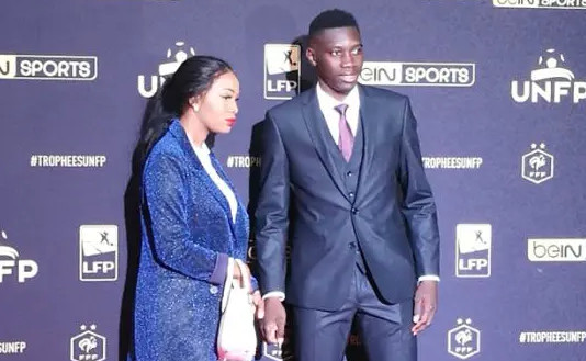 Ismaila Sarr et sa femme sont passés par le photocall des Trophées UNFP