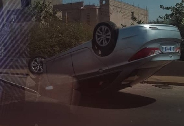 Un véhicule se renverse sur l’autoroute à péage avec à son bord 5 personnes (photos)