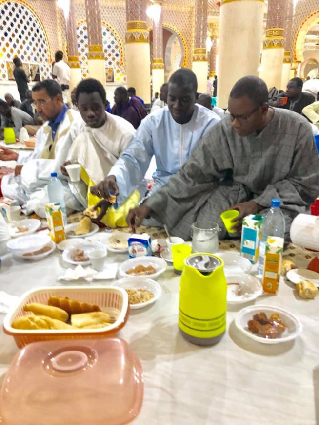 Les images du copieux Ndogou à la grande Mosquée de Touba – Regardez Les images du copieux Ndogou à la grande Mosquée de Touba – Regardez