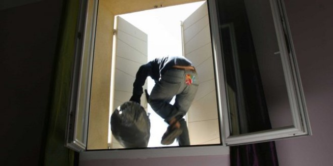 L'apprenti-chauffeur se rend chez sa copine et y subtilise 4 portables