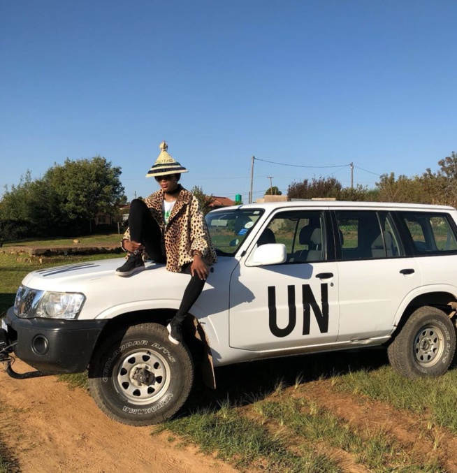 Découvrez le fils du milliardaire qui accompagne Naomi Campbell au Sénégal … Découvrez le fils du milliardaire qui accompagne Naomi Campbell au Sénégal …