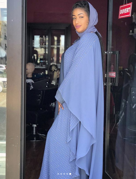 Lysa Podette, l’épouse de Pod rayonnante en tenue traditionnelle