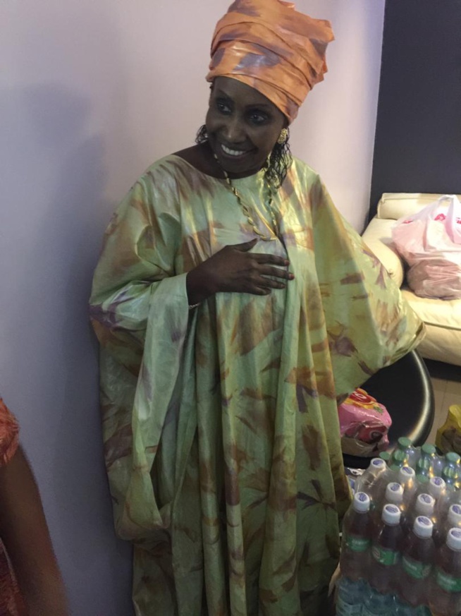 4000 "kits Ndogou" : Me Nafissatou DIOP CISSE gâte les étudiants .. 4000 "kits Ndogou" : Me Nafissatou DIOP CISSE gâte les étudiants ..