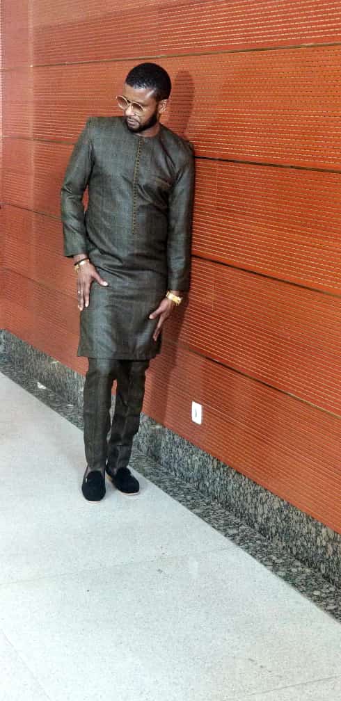 L'artiste Mauritanien Ousmane Gangué en mode shooting. L'artiste Mauritanien Ousmane Gangué en mode shooting.