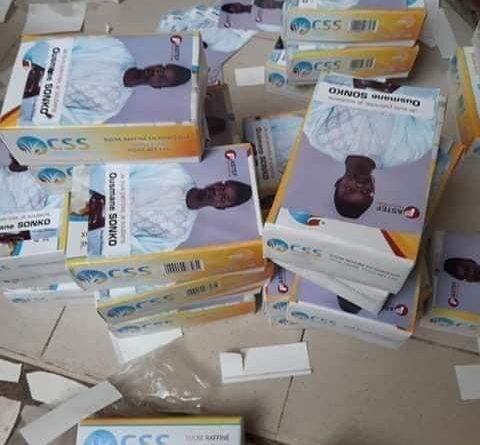 Des kits de ‘’ndogou’’ avec des photos de Sonko, suscitent l’ire des internautes Des kits de ‘’ndogou’’ avec des photos de Sonko, suscitent l’ire des internautes