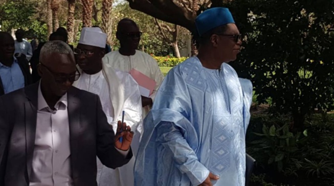 LANCEMENT DU DIALOGUE : Un monde fou au palais, Oumar Sarr bel et bien présent LANCEMENT DU DIALOGUE : Un monde fou au palais, Oumar Sarr bel et bien présent