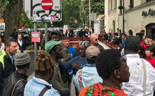 Italie – Urgent : Une Sénégalaise morte coincée dans le métro… Italie – Urgent : Une Sénégalaise morte coincée dans le métro…