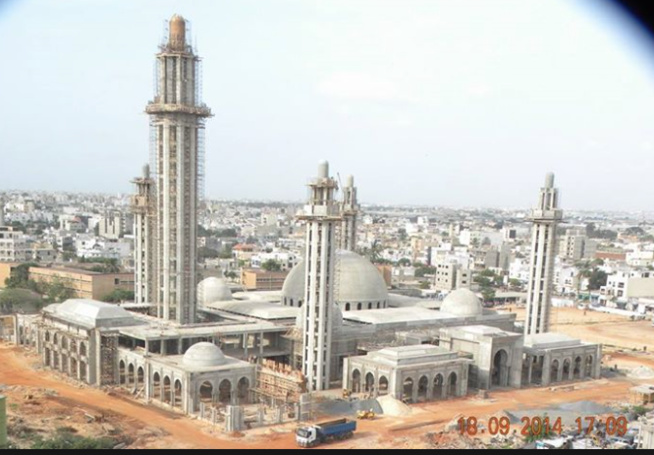 En direct de Massalikoul Djinane, la communauté mouride a célébré la nuit du "LEYLATOUL KHADRE".