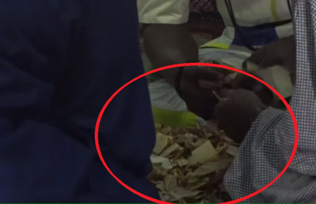 Video- Laylatul Qadr mouride 2019 : la grosse somme d’argent amassée à Massalikoul Djinane avec les 1 Million de Massamba Cocki Video- Laylatul Qadr mouride 2019 : la grosse somme d’argent amassée à Massalikoul Djinane avec les 1 Million de Massamba Cocki