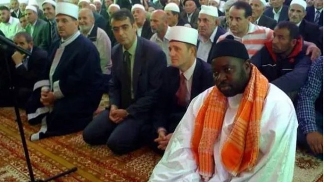 (Arrêt sur image) : Serigne Cheikhouna Mbacké dirige une prière au Kosovo (Arrêt sur image) : Serigne Cheikhouna Mbacké dirige une prière au Kosovo
